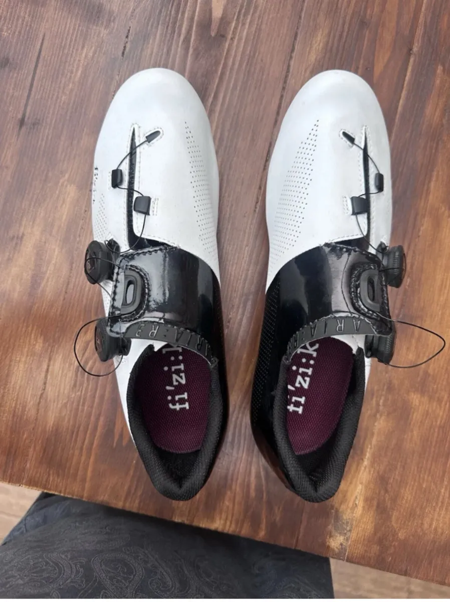 Fizik cycling shoes 8.5 - Image 2