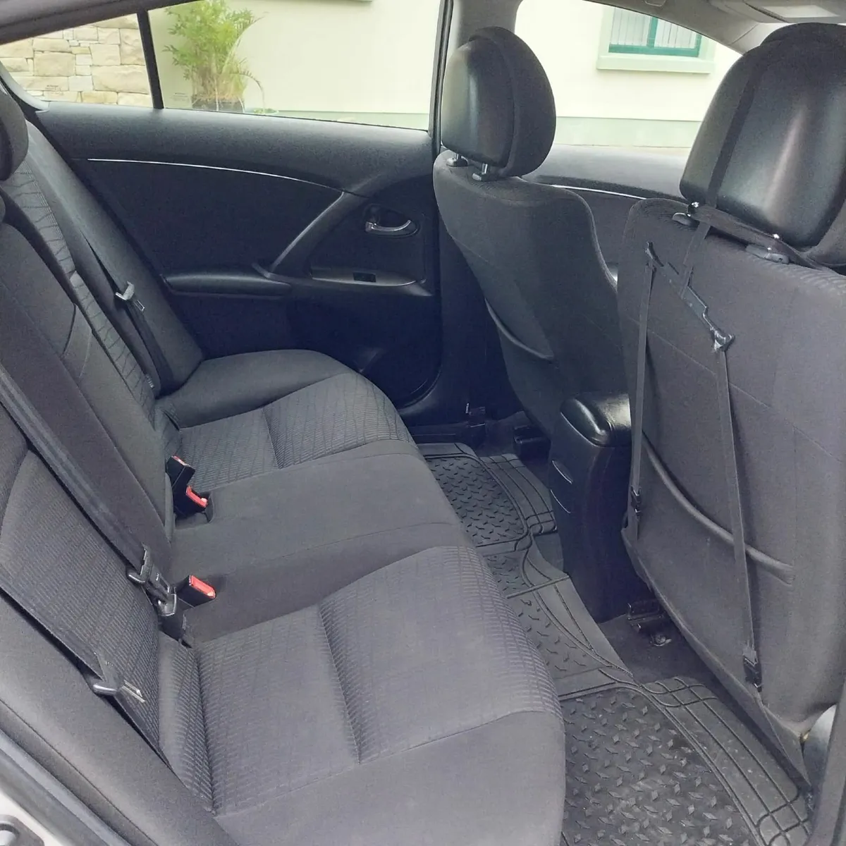 Toyota Avensis 2010 - Image 2