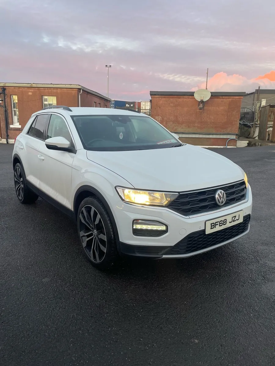 Volkswagen T-Roc - Image 1