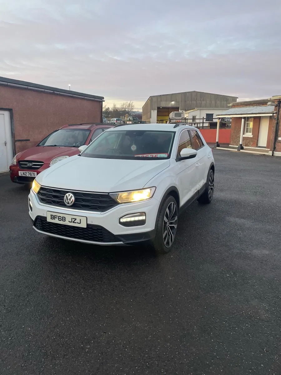 Volkswagen T-Roc - Image 2
