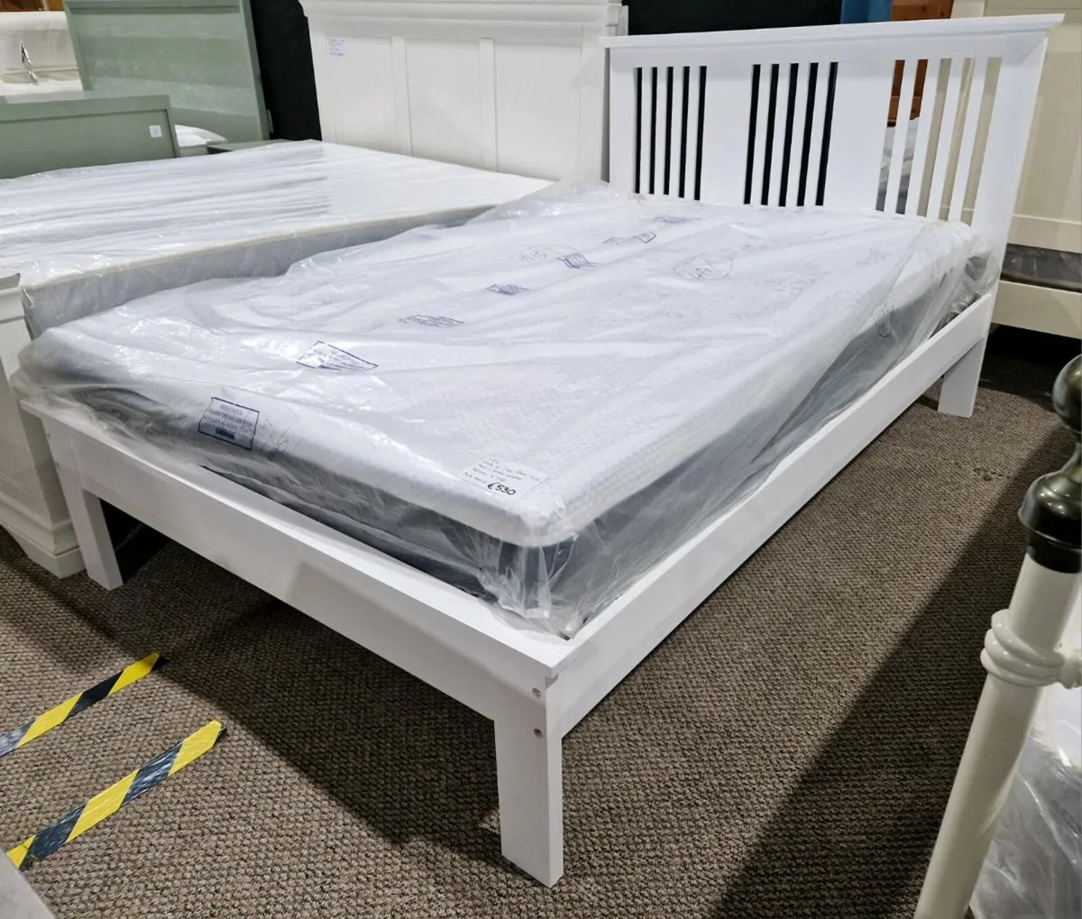 New 4ft grey & white bed sets - Image 1