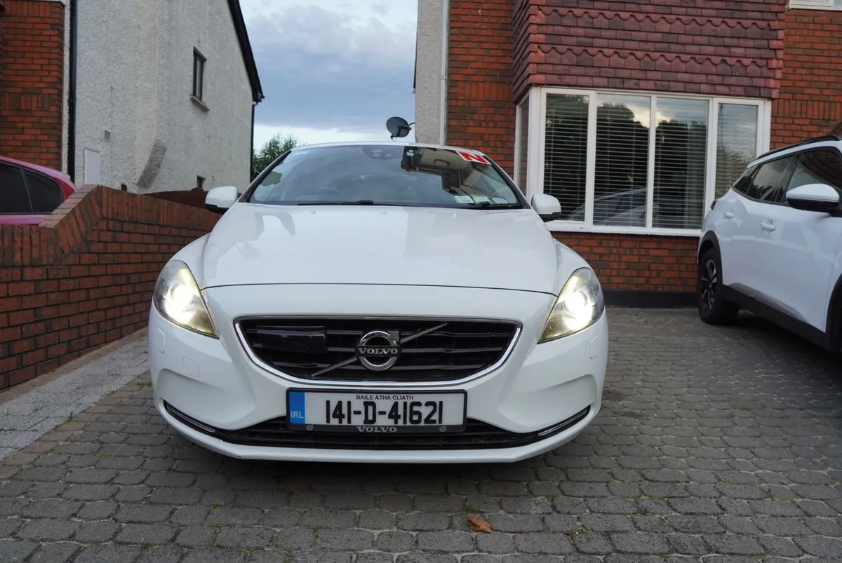 2014 Volvo V40 T4 1.6 Auto 180 Bhp - Image 1