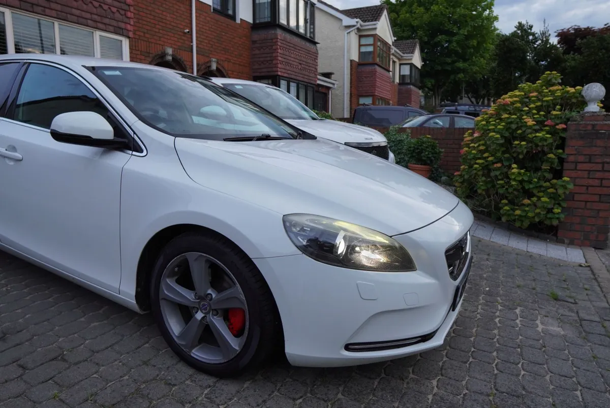 2014 Volvo V40 T4 1.6 Auto 180 Bhp - Image 2