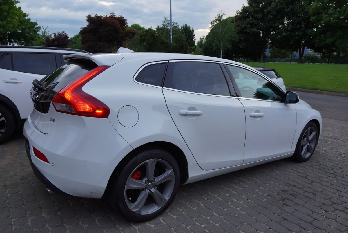 2014 Volvo V40 T4 1.6 Auto 180 Bhp - Image 3