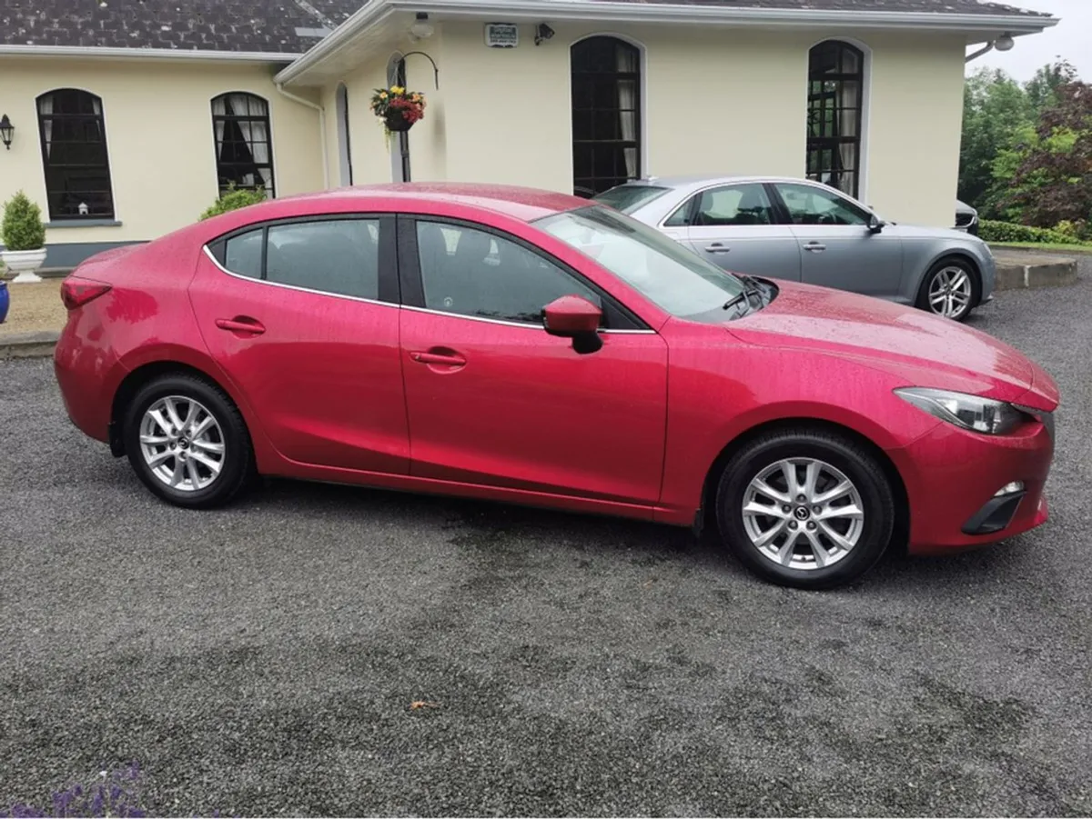 Mazda 3 1.5 D 105PS Executive IPM 4 4DR - Image 2
