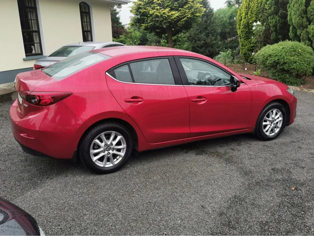 Mazda 3 1.5 D 105PS Executive IPM 4 4DR - Image 3