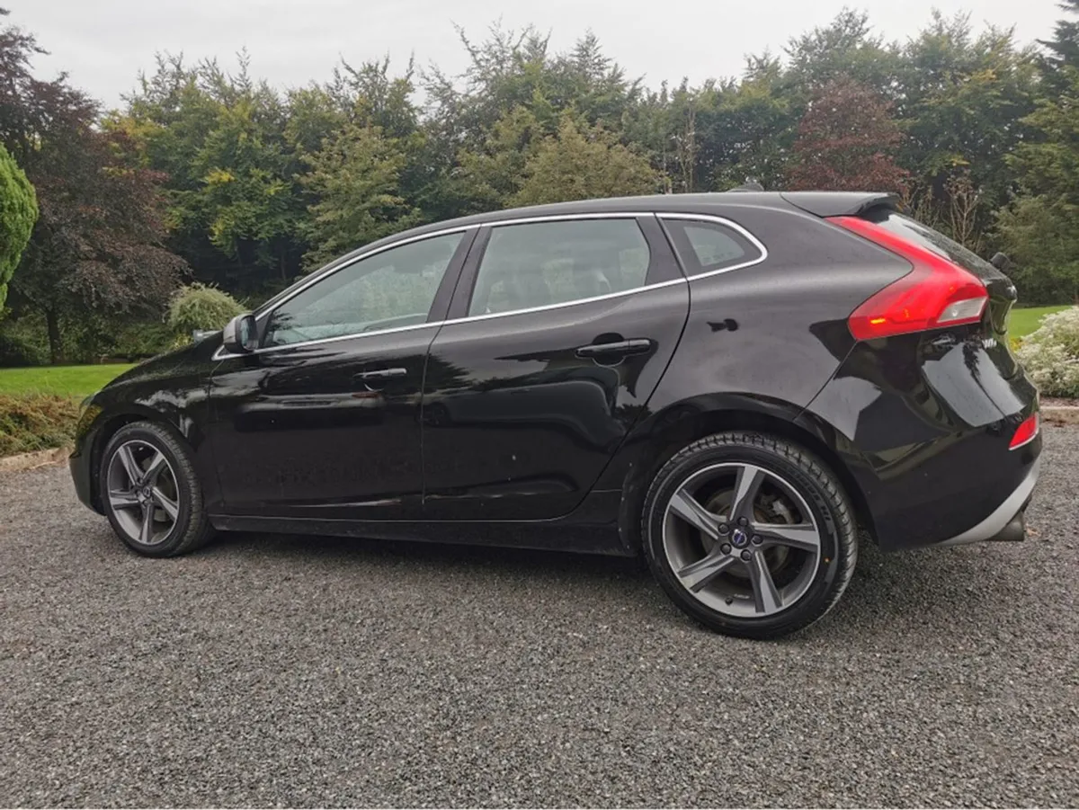 Volvo V40 2.0 D2 R-design 120BHP New NCT - Image 2