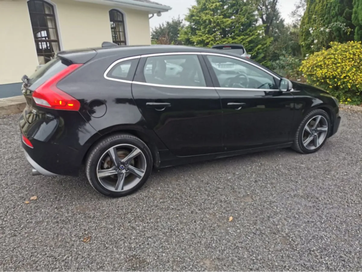 Volvo V40 2.0 D2 R-design 120BHP New NCT - Image 4