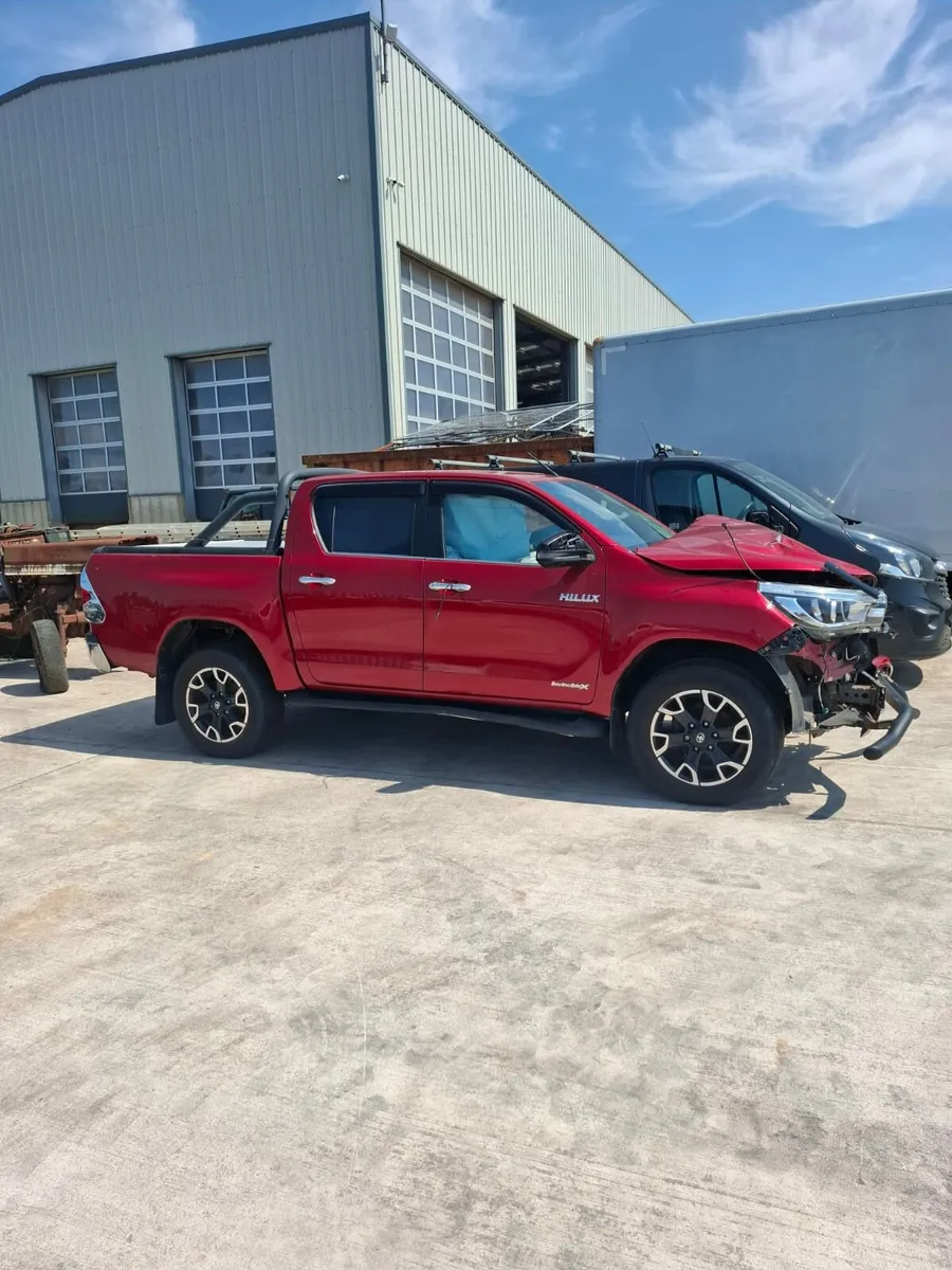 Toyota Hilux Invincible X Auto - Image 3