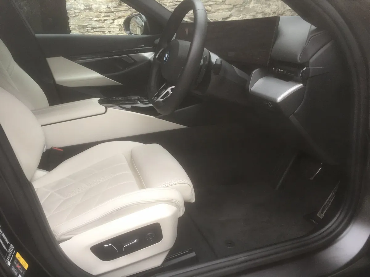 BMW 5-Series 2024 - Image 4