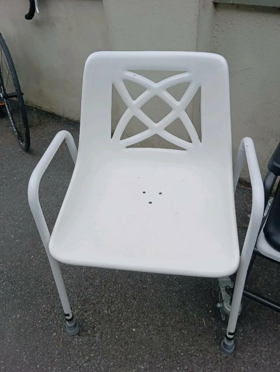 Shower chair - Image 1