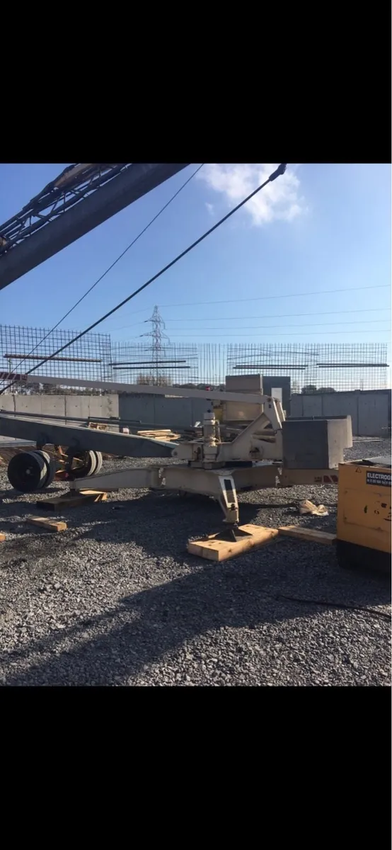 Self erecting tower crane - Image 1