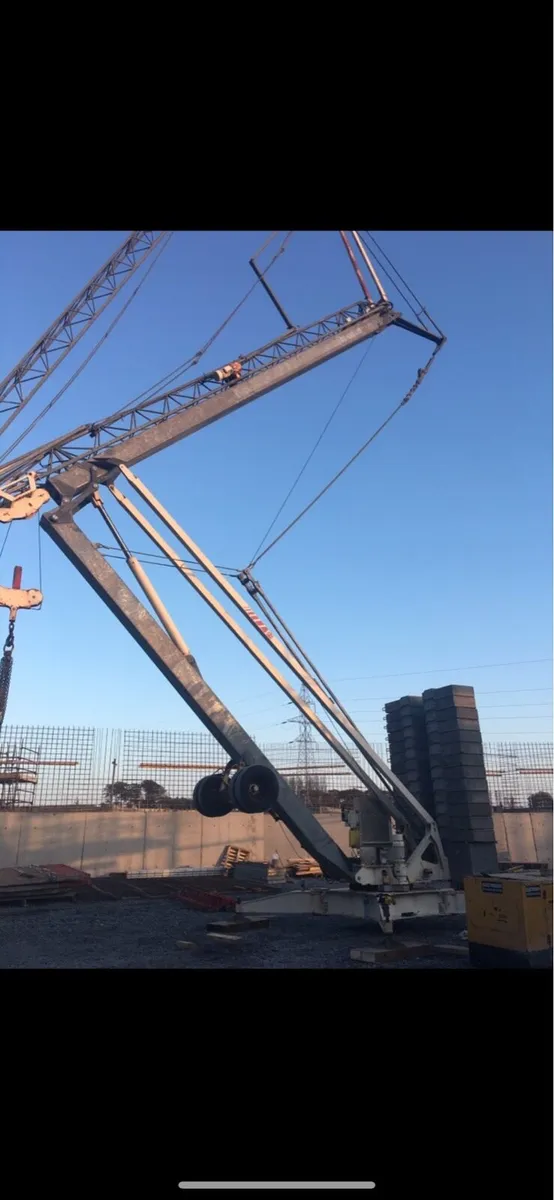 Self erecting tower crane - Image 2