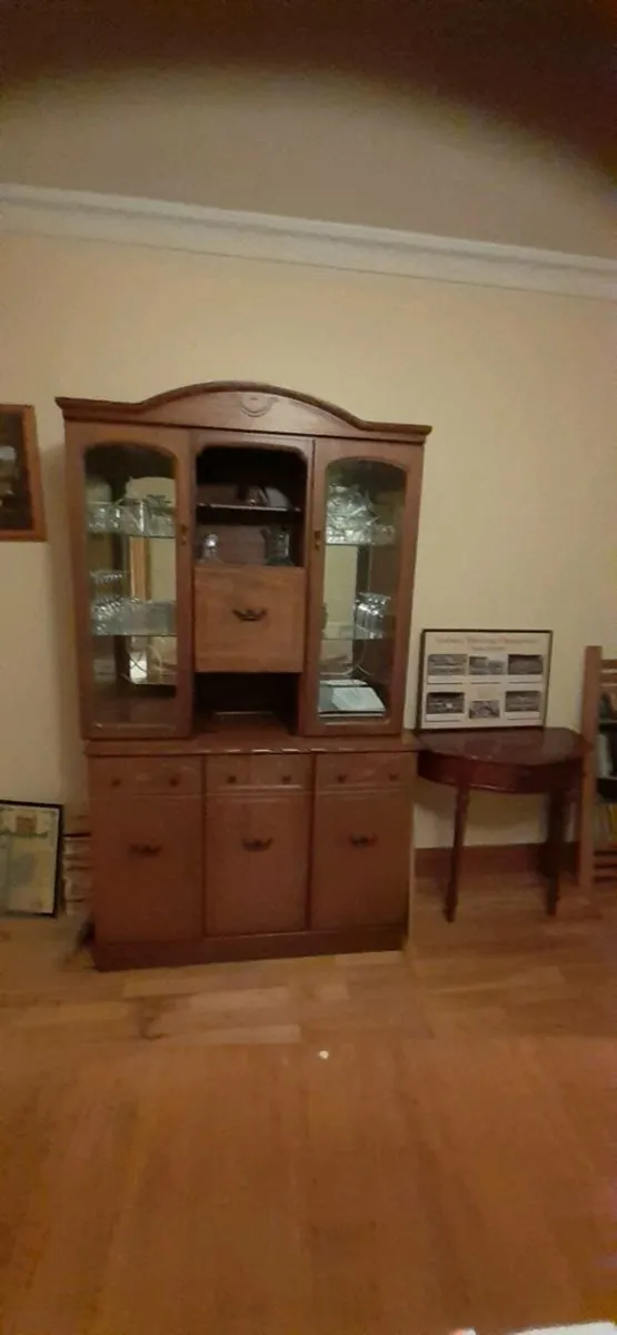 Cabinet - Image 1