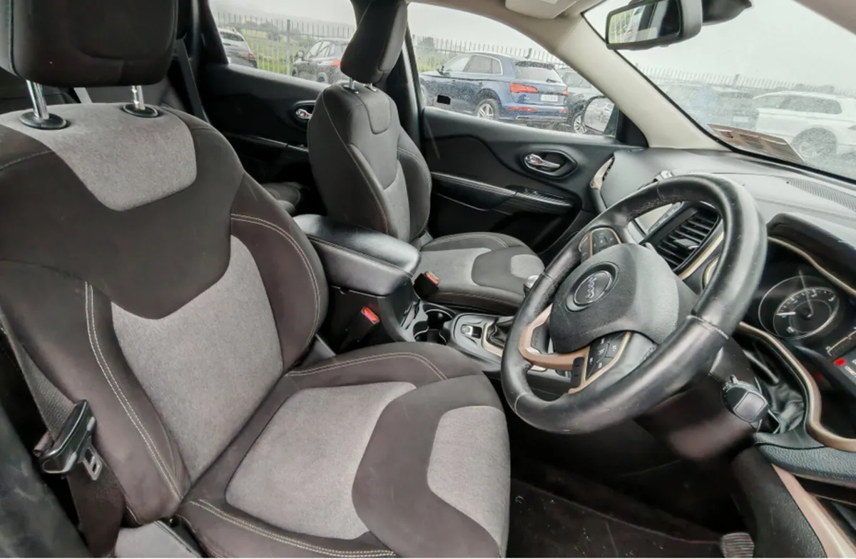 JEEP CHEROKEE 2.0 DSL LONGITUDE FWD 140HP 5DR - Image 3