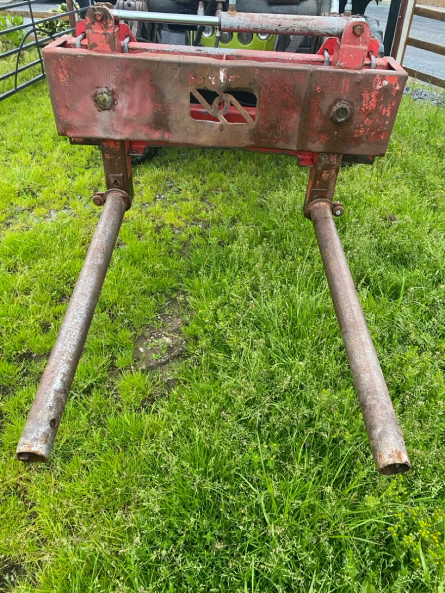 Nugent Bale Stacker - Image 1