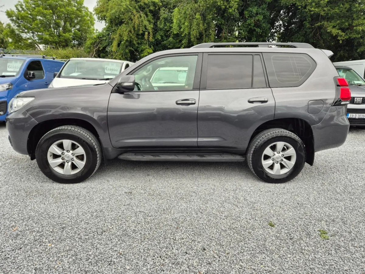 Toyota Landcruiser 2.8 Utility VX 5DR - Image 2