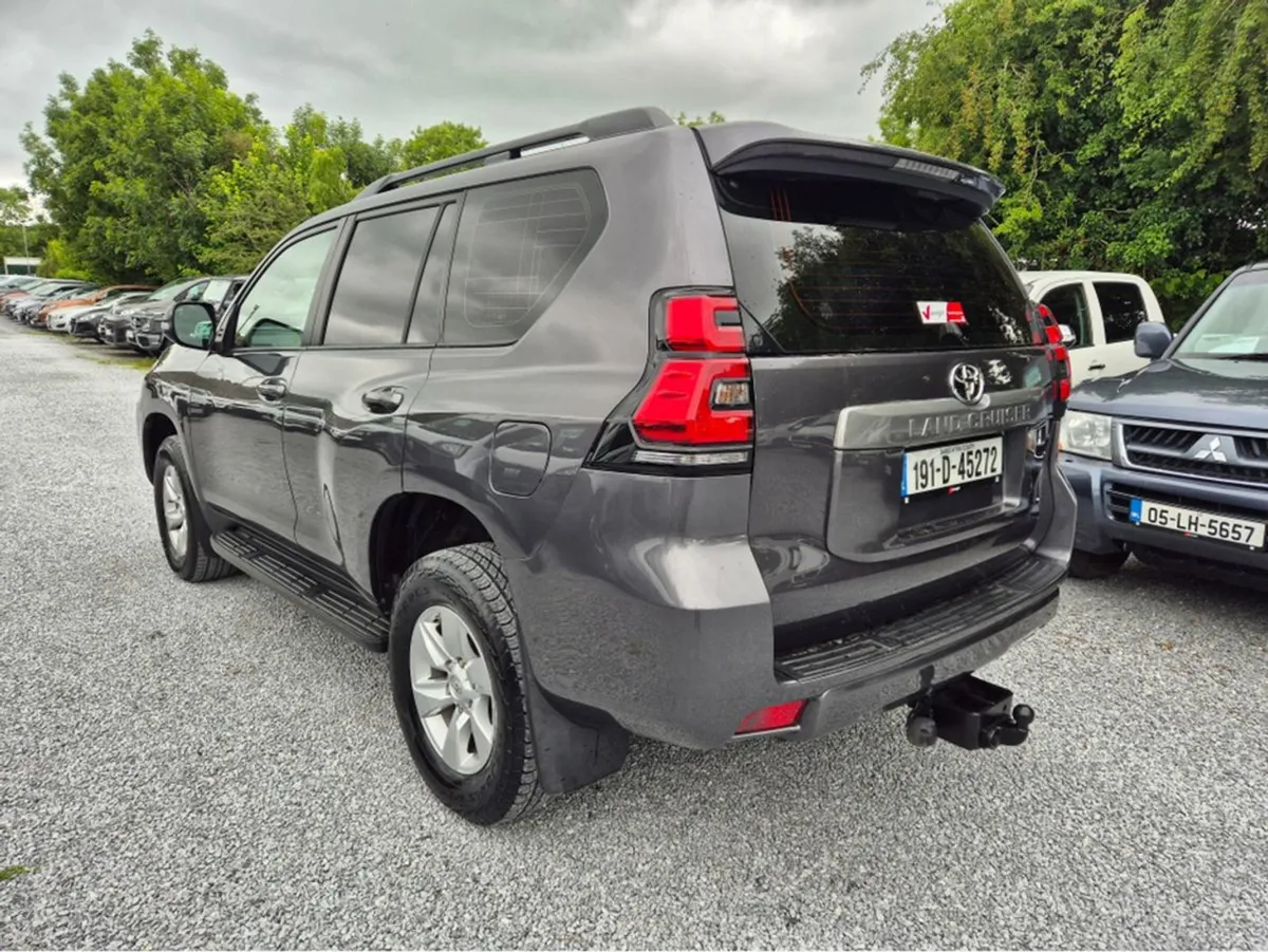 Toyota Landcruiser 2.8 Utility VX 5DR - Image 3