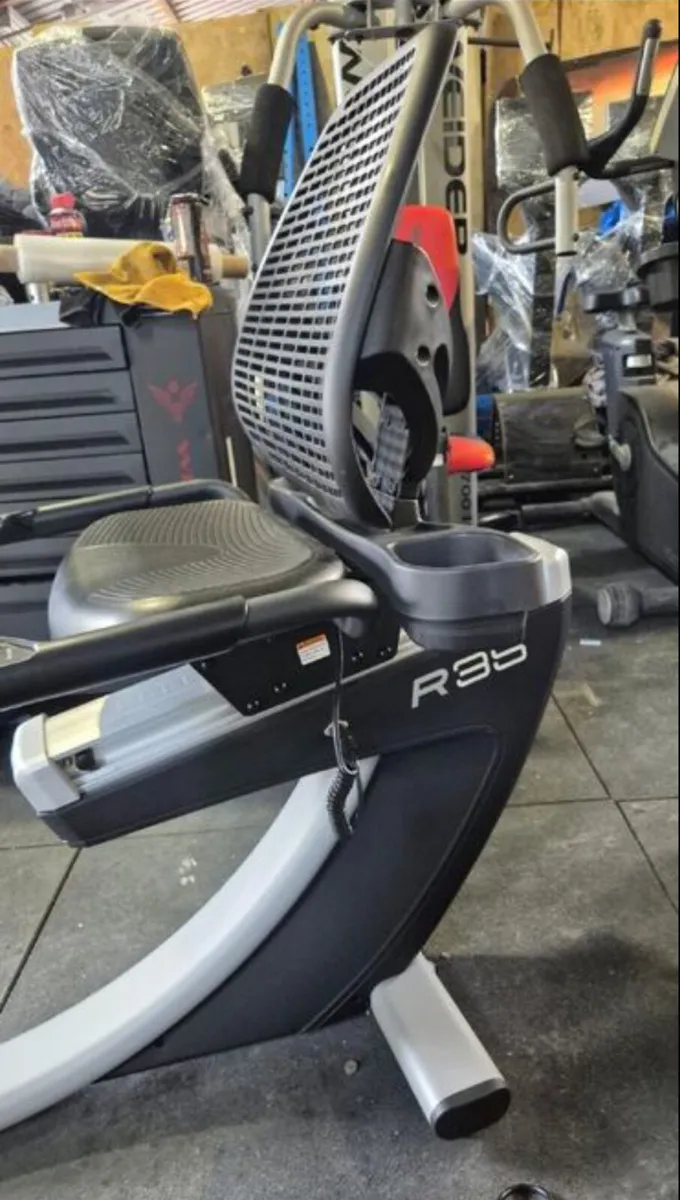 NORDICTRACK R35 TOUCHSCREEN RECUMBENT BIKE NEW - Image 4