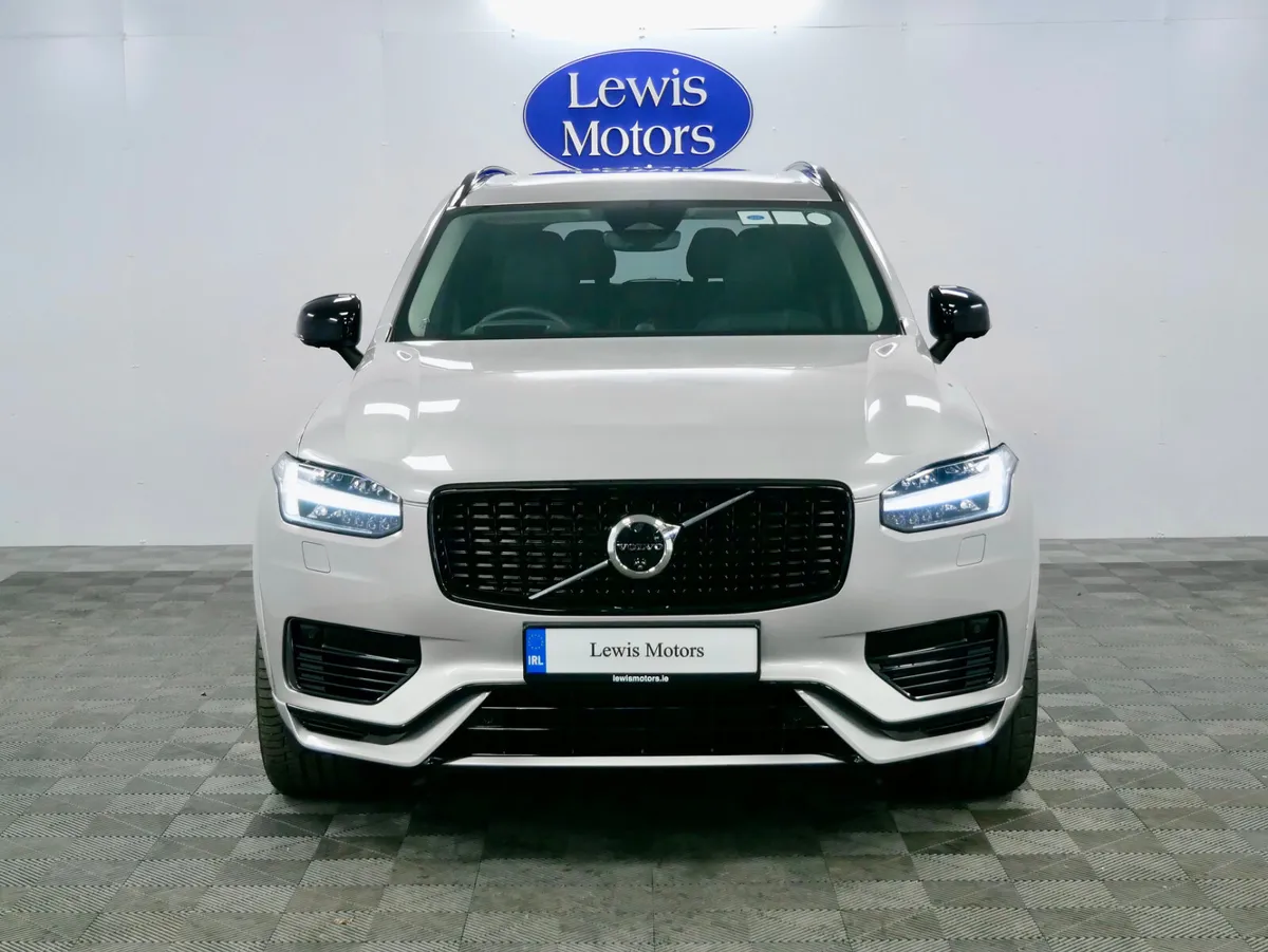 2024 Volvo XC90 T8 Recharge  Ultimate - Image 3