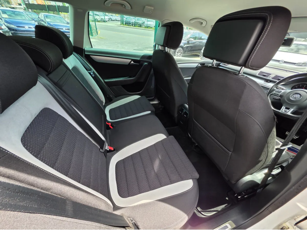 Volkswagen Passat R-LINE EDITION 1.4 TFSI AUTOMATI - Image 4