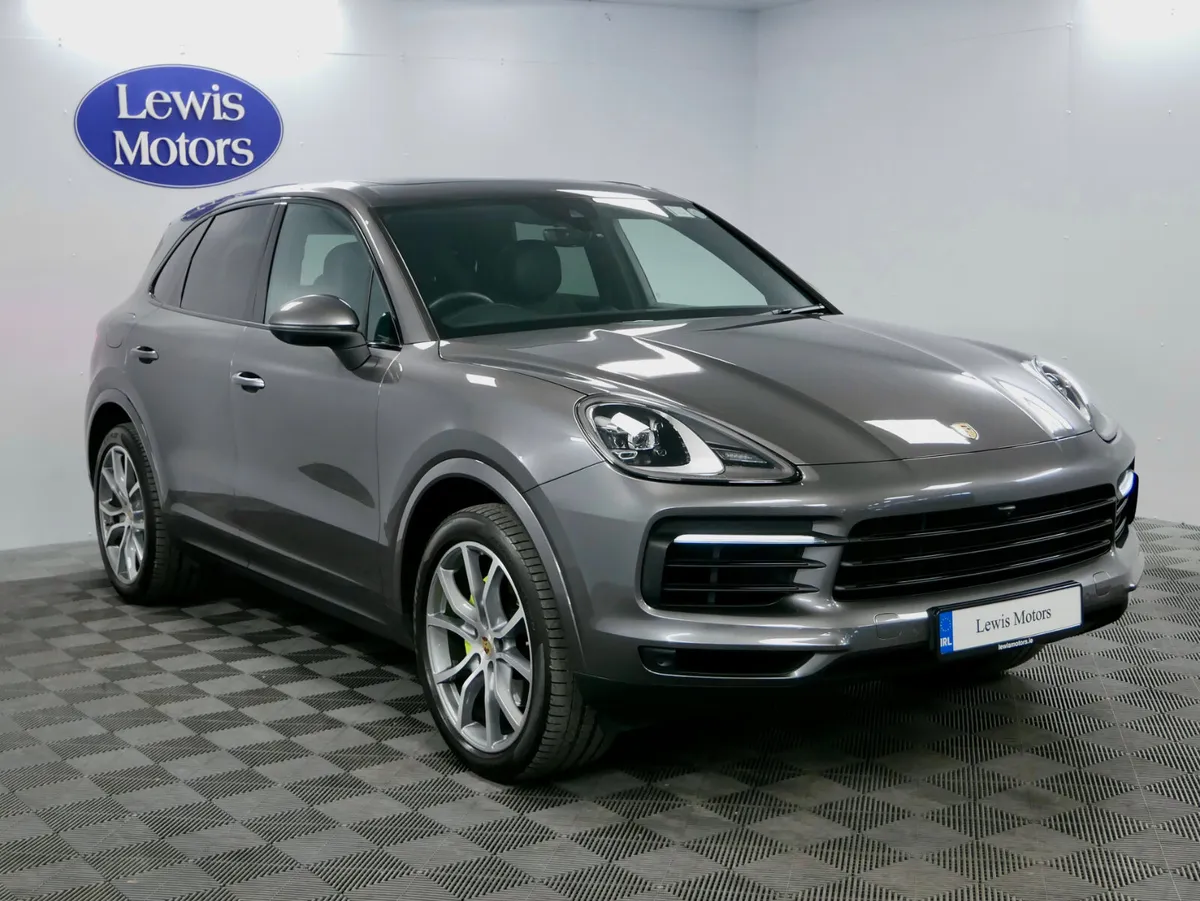 2023 Porsche Cayenne Hybrid - Image 2
