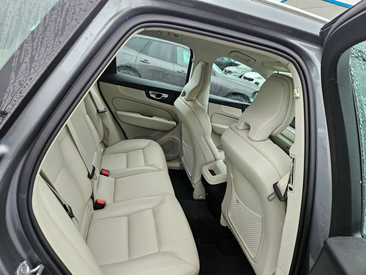 Volvo XC60 D3 MOM 5DR - Image 4