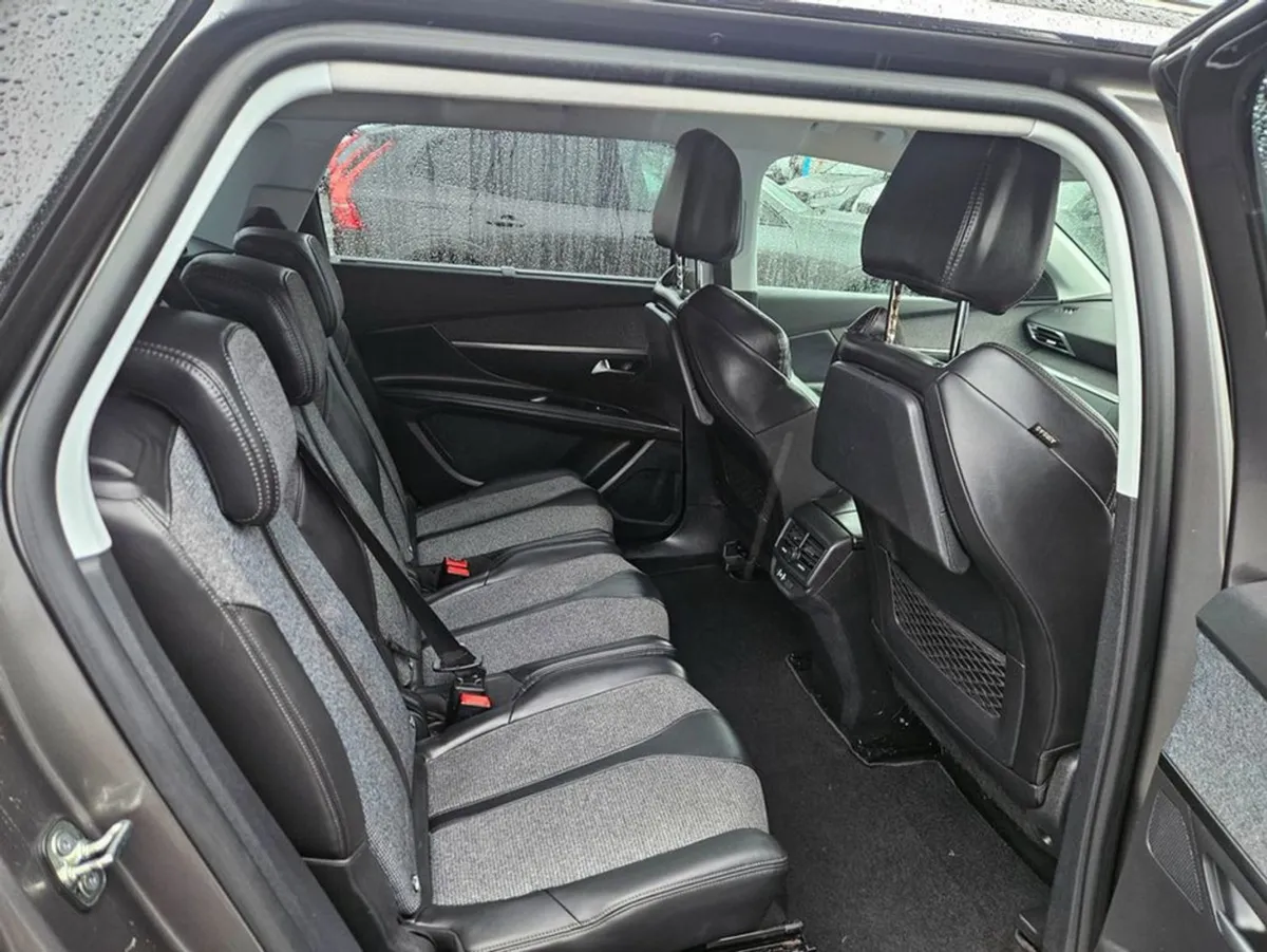 Peugeot 5008 Allure 1.6 Blue HDI 120 4DR - Image 3