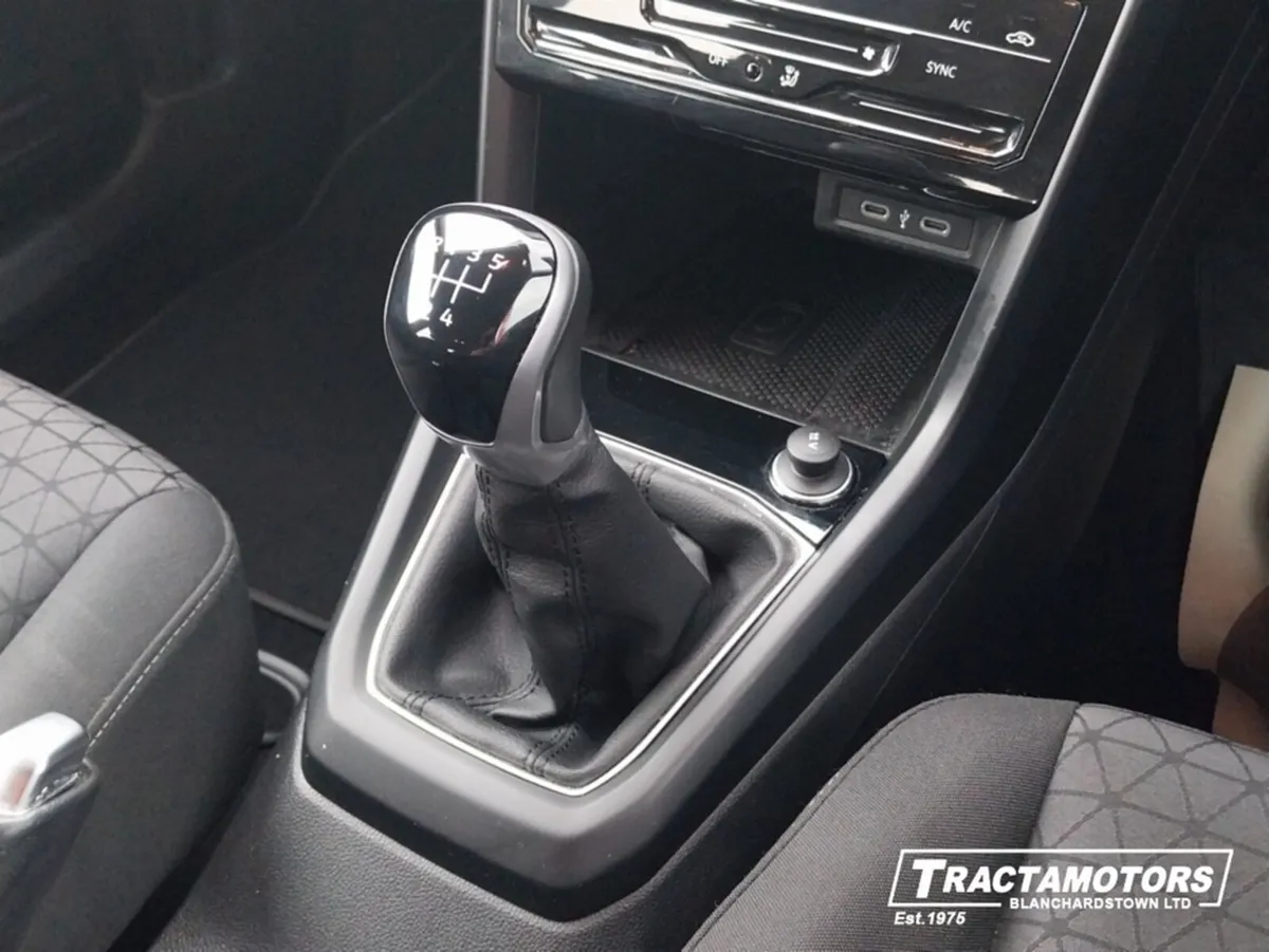 Volkswagen T-Cross LIFE 1.0 TSI MANUAL 5SPEED 95BH - Image 4