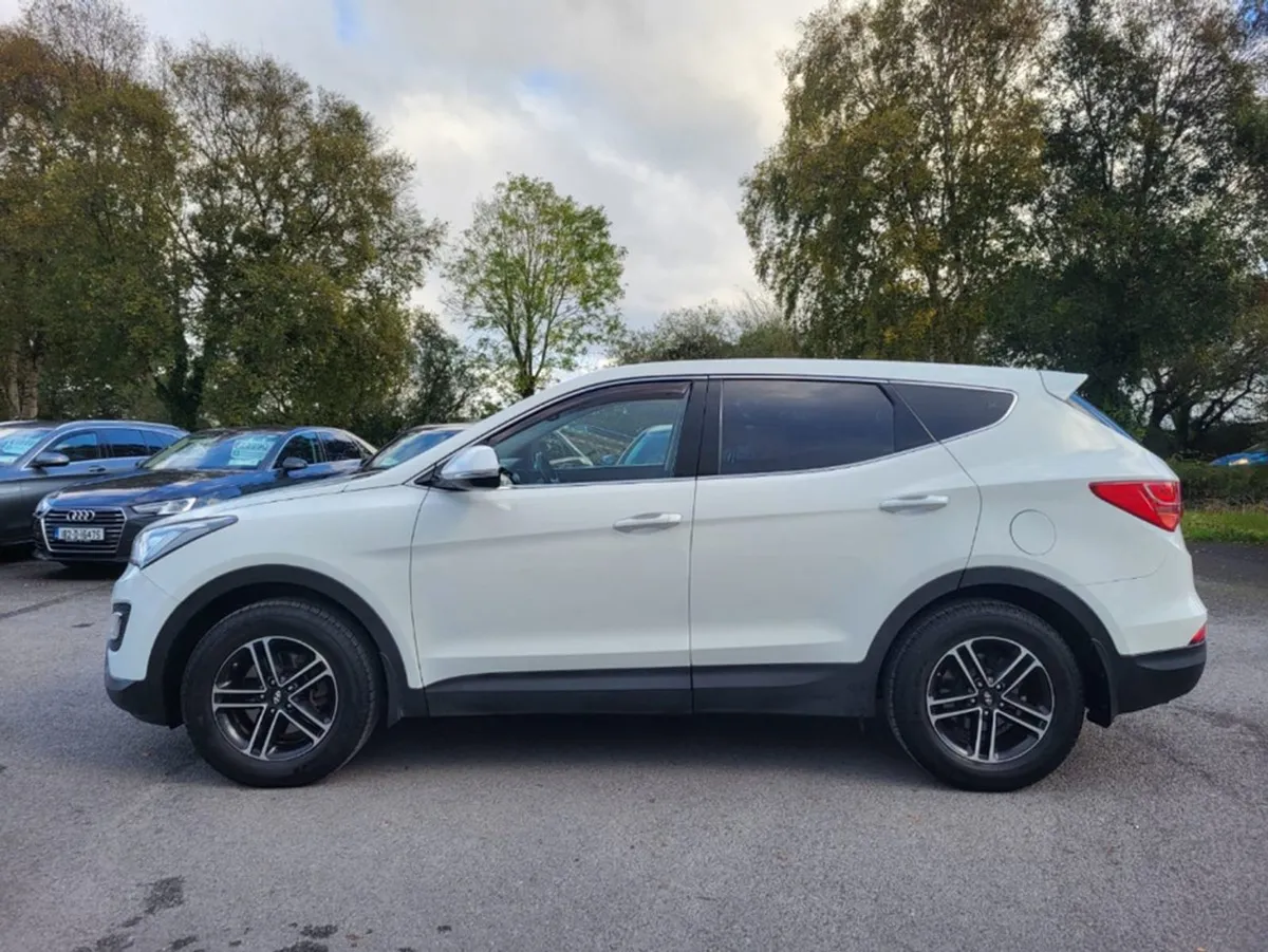 Hyundai Santa Fe 7 Seater - Image 2