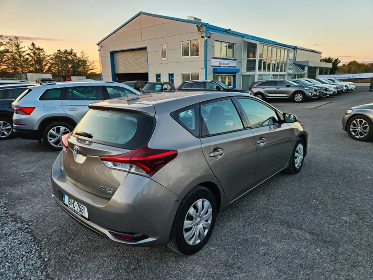 Toyota Auris 1.33 Petrol - Image 2
