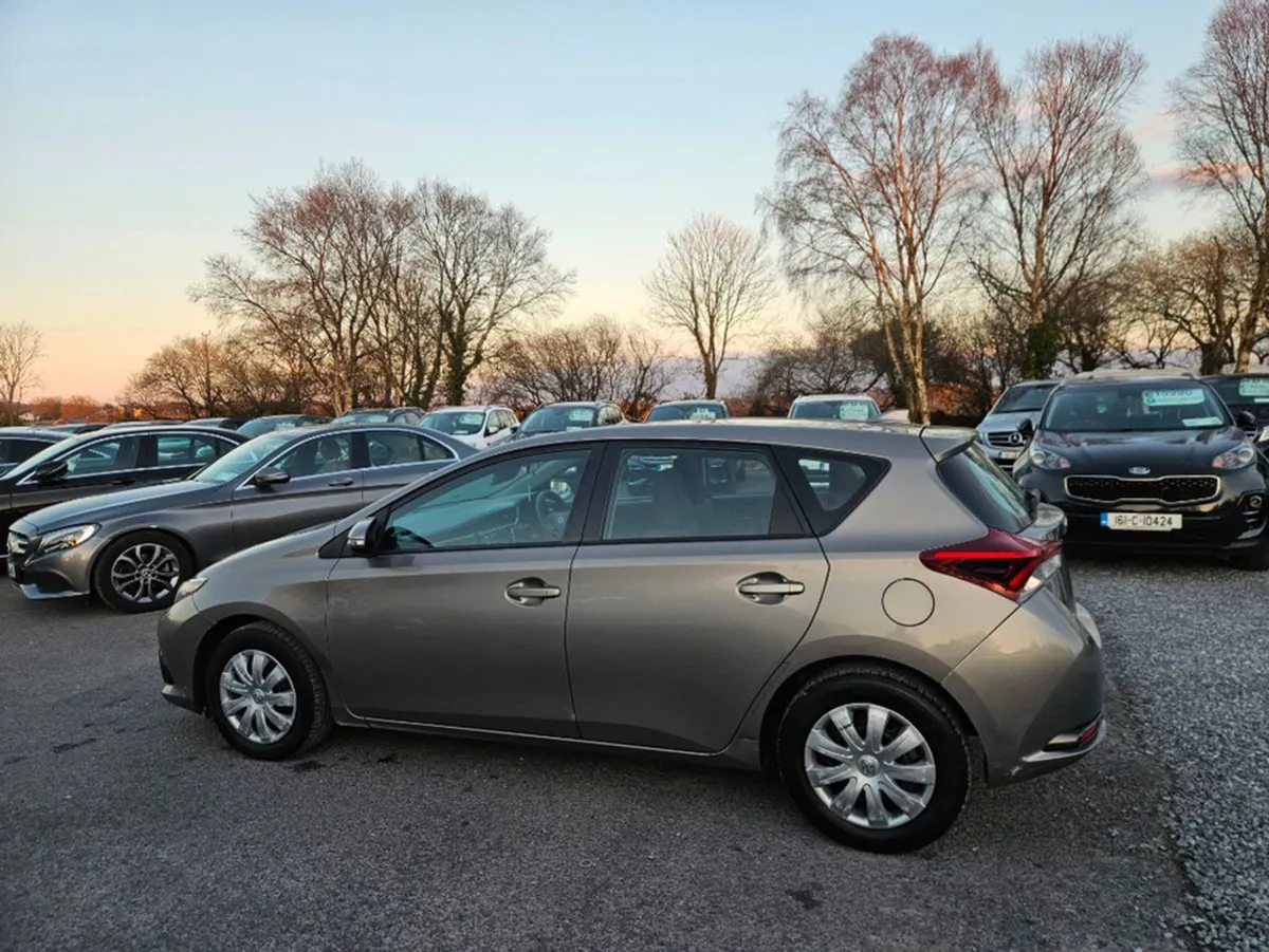 Toyota Auris 1.33 Petrol - Image 3