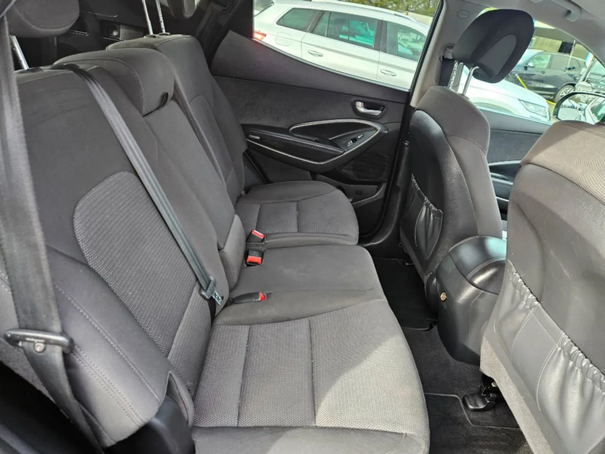 Hyundai Santa Fe 4WD Executive 4DR - Image 4