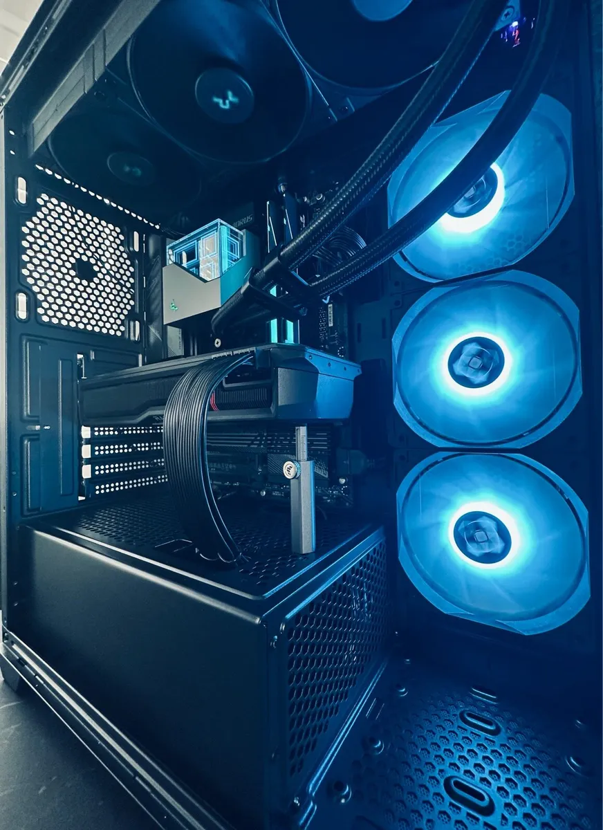 Gaming pc 7800x3D/7800XT/X670wifi/64gbDDR5/1TB - Image 1