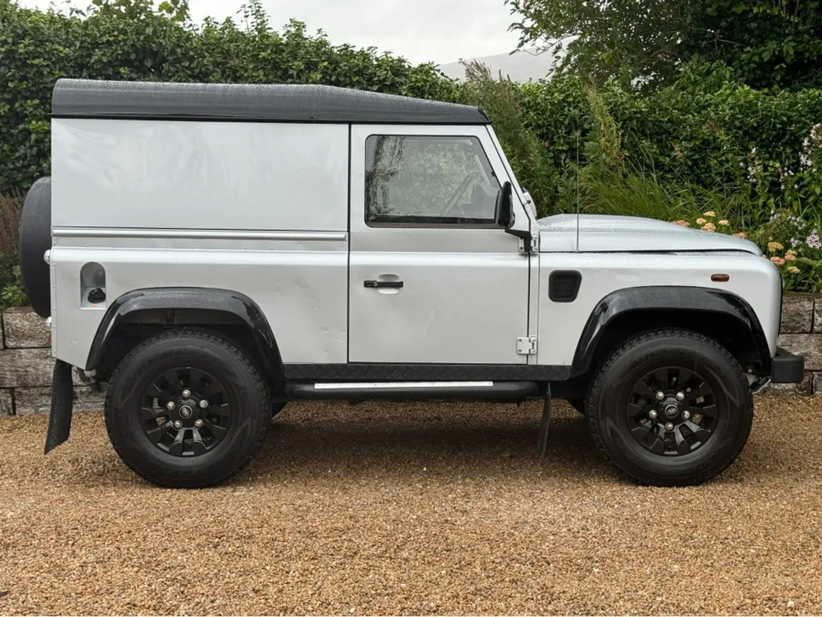 Land Rover Defender 90 VAN Huge Spec - Image 2