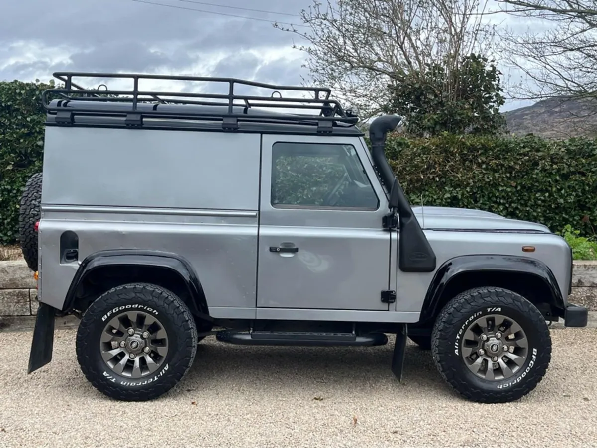 Land Rover Defender 90 VAN Lovely Spec - Image 2