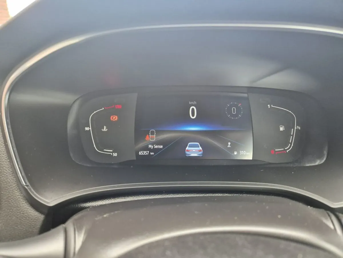 Renault Megane Iconic TCE 120 6dfull 4 4DR - Image 2
