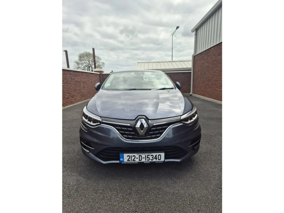 Renault Megane Iconic TCE 120 6dfull 4 4DR - Image 3