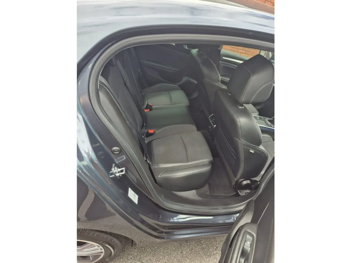 Renault Megane Iconic TCE 120 6dfull 4 4DR - Image 4