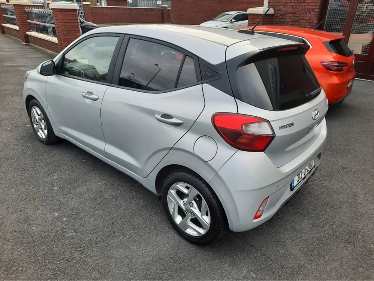 Hyundai i10 Deluxe 5DR - Image 3