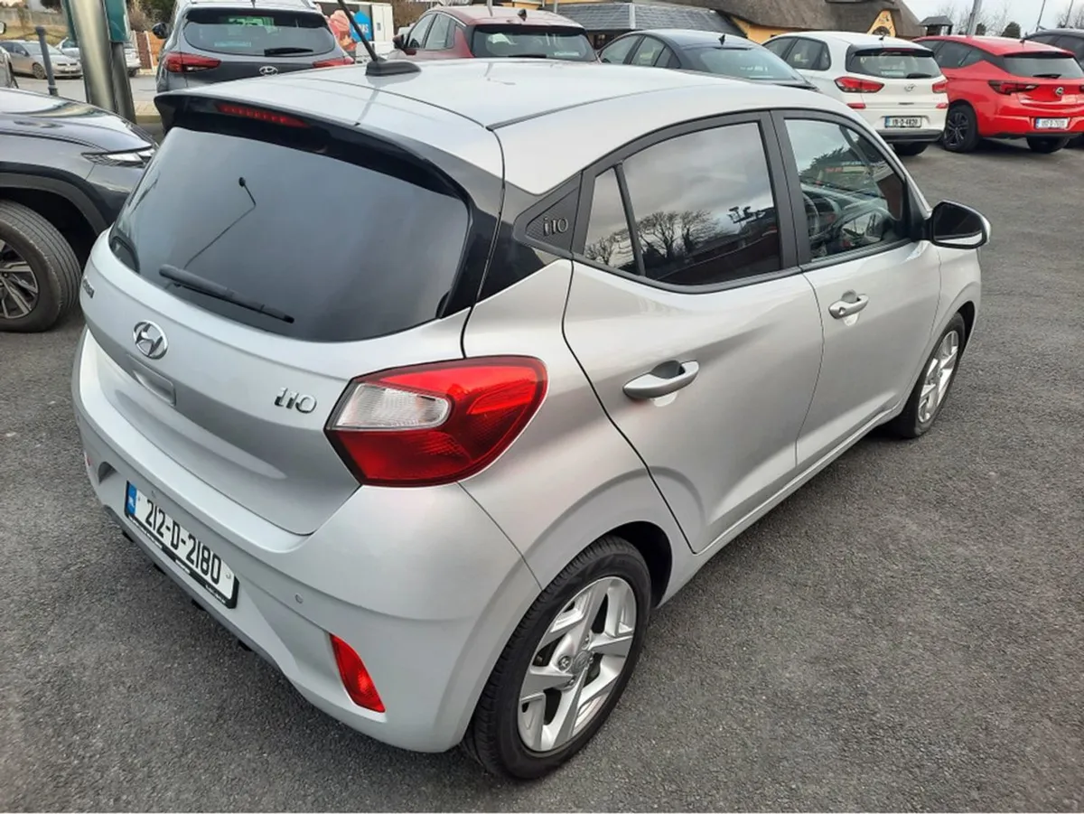Hyundai i10 Deluxe 5DR - Image 4