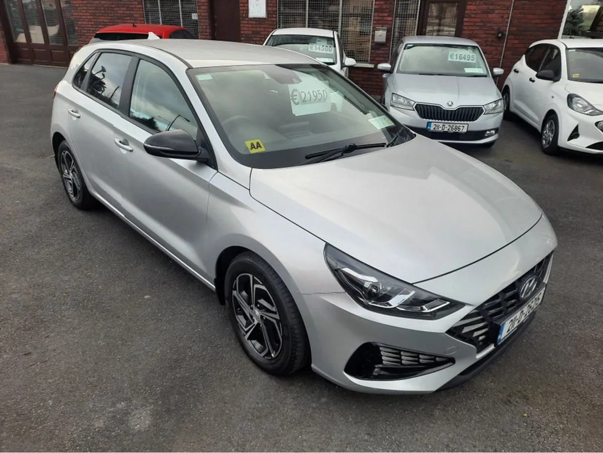 Hyundai i30 I 30 Deluxe 5DR Petrol - Image 1