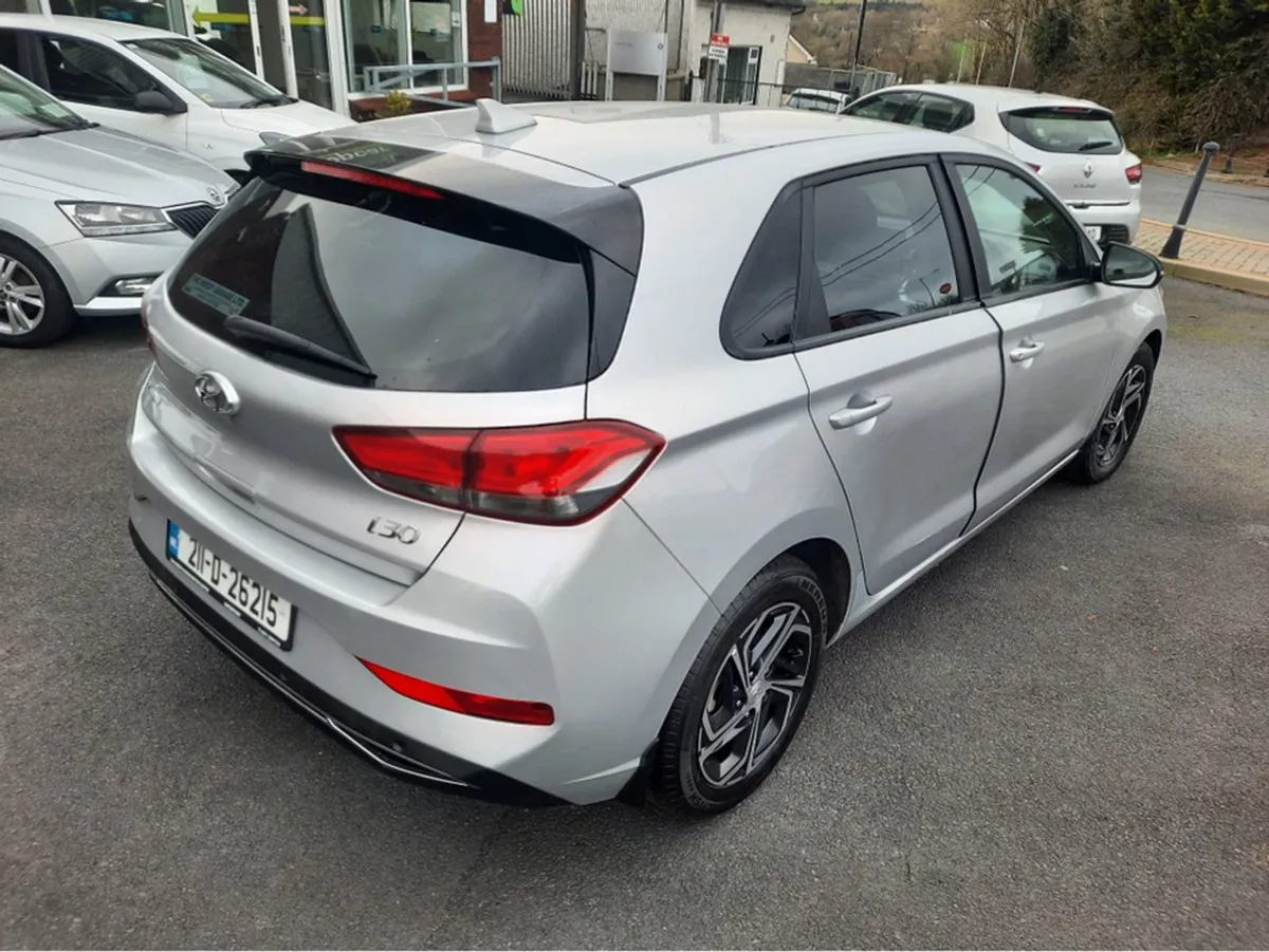 Hyundai i30 I 30 Deluxe 5DR Petrol - Image 4