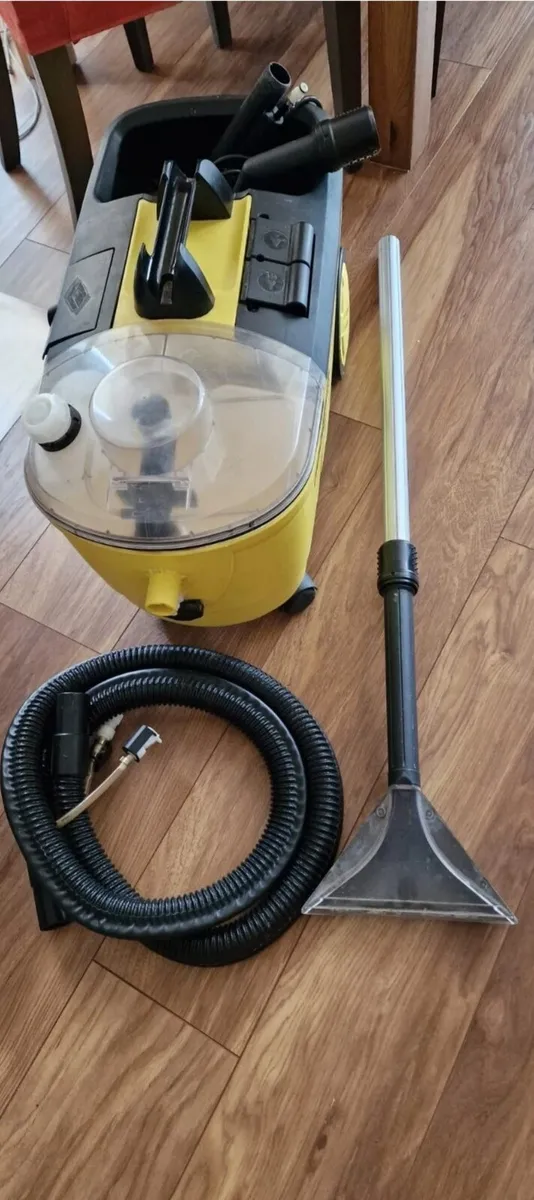 Karcher Puzzi 200. Carpet cleaning machine.