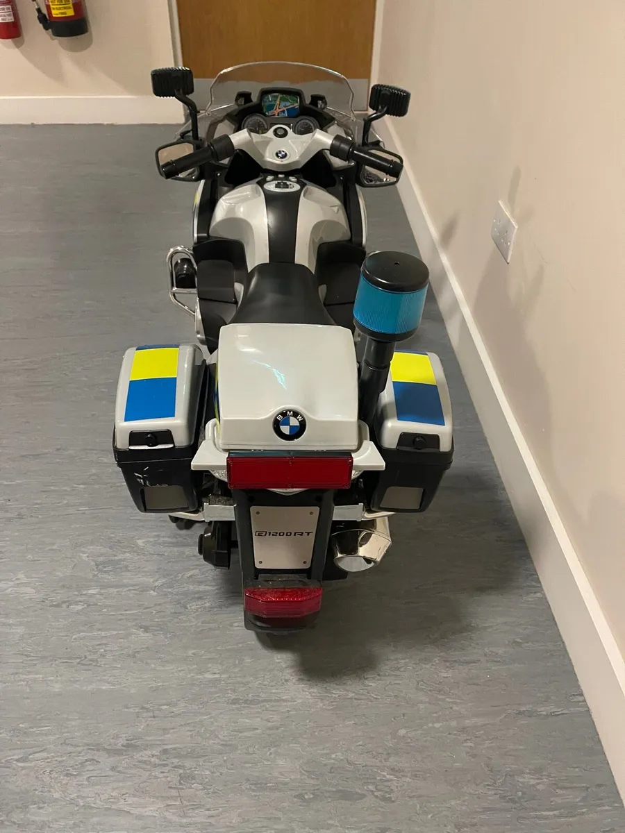 BMW Police Motorcycle 12V Ride On - Image 4