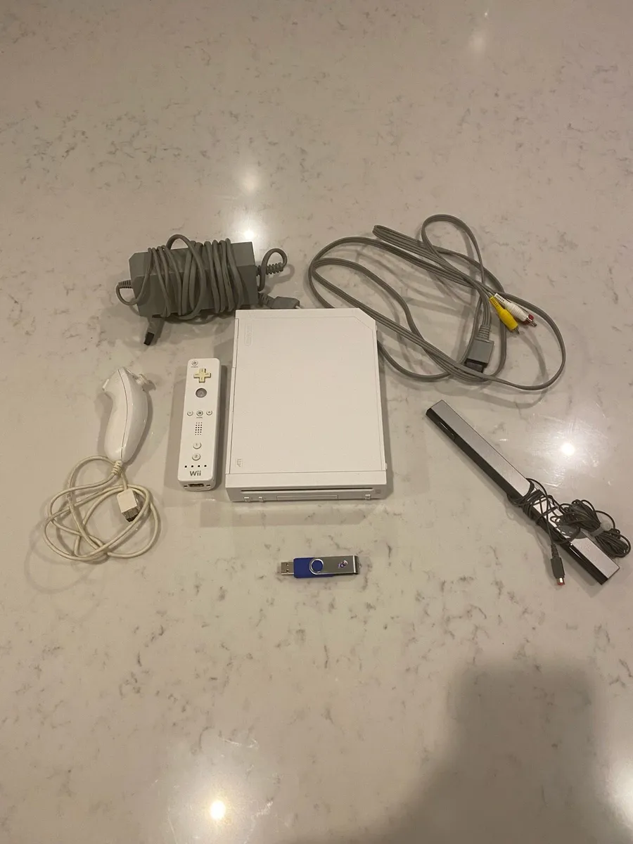 Modded Wii with 64GB USB of Games - Image 3