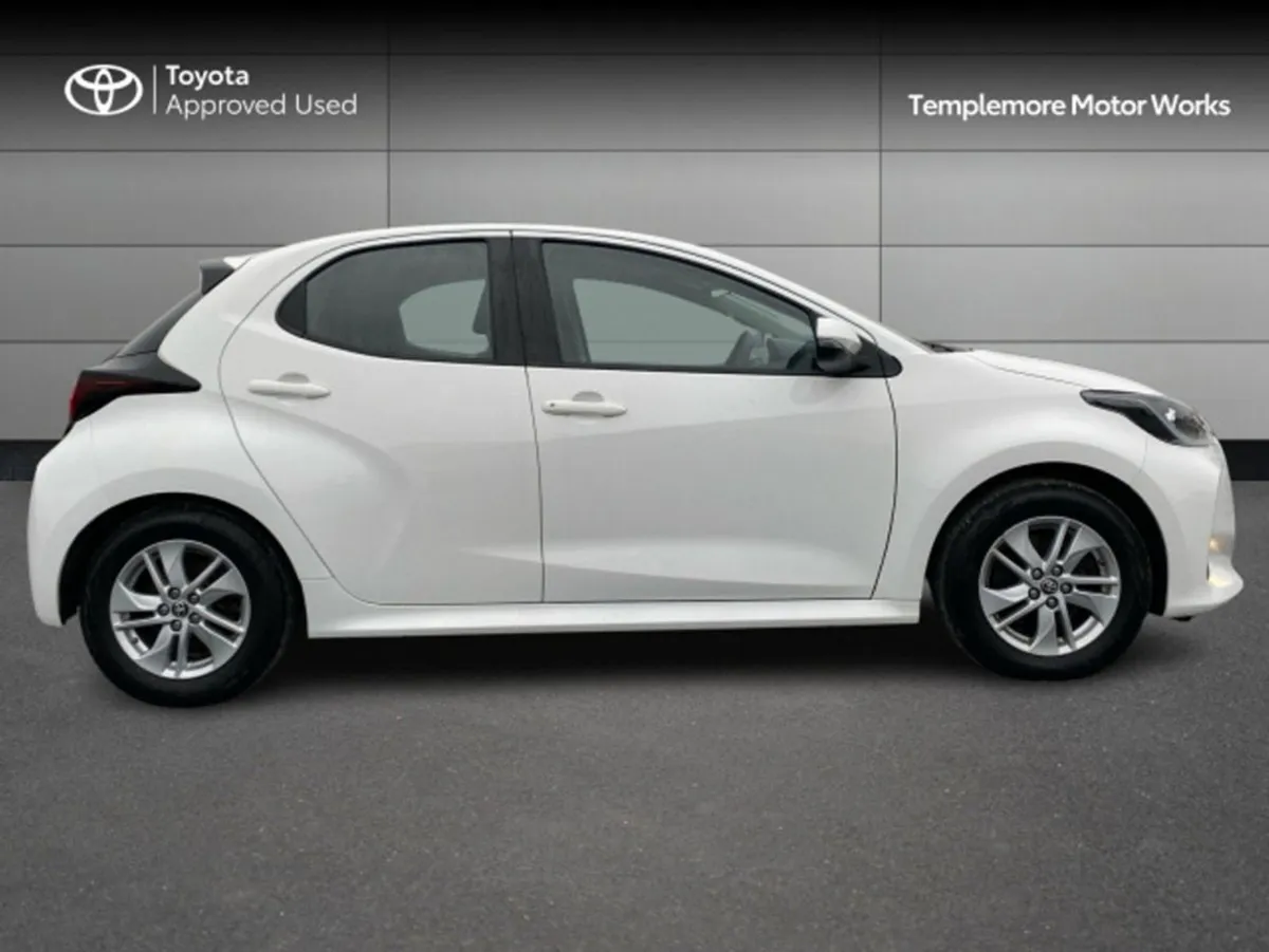 Toyota Yaris Yaris Hybrid Luna - Image 3
