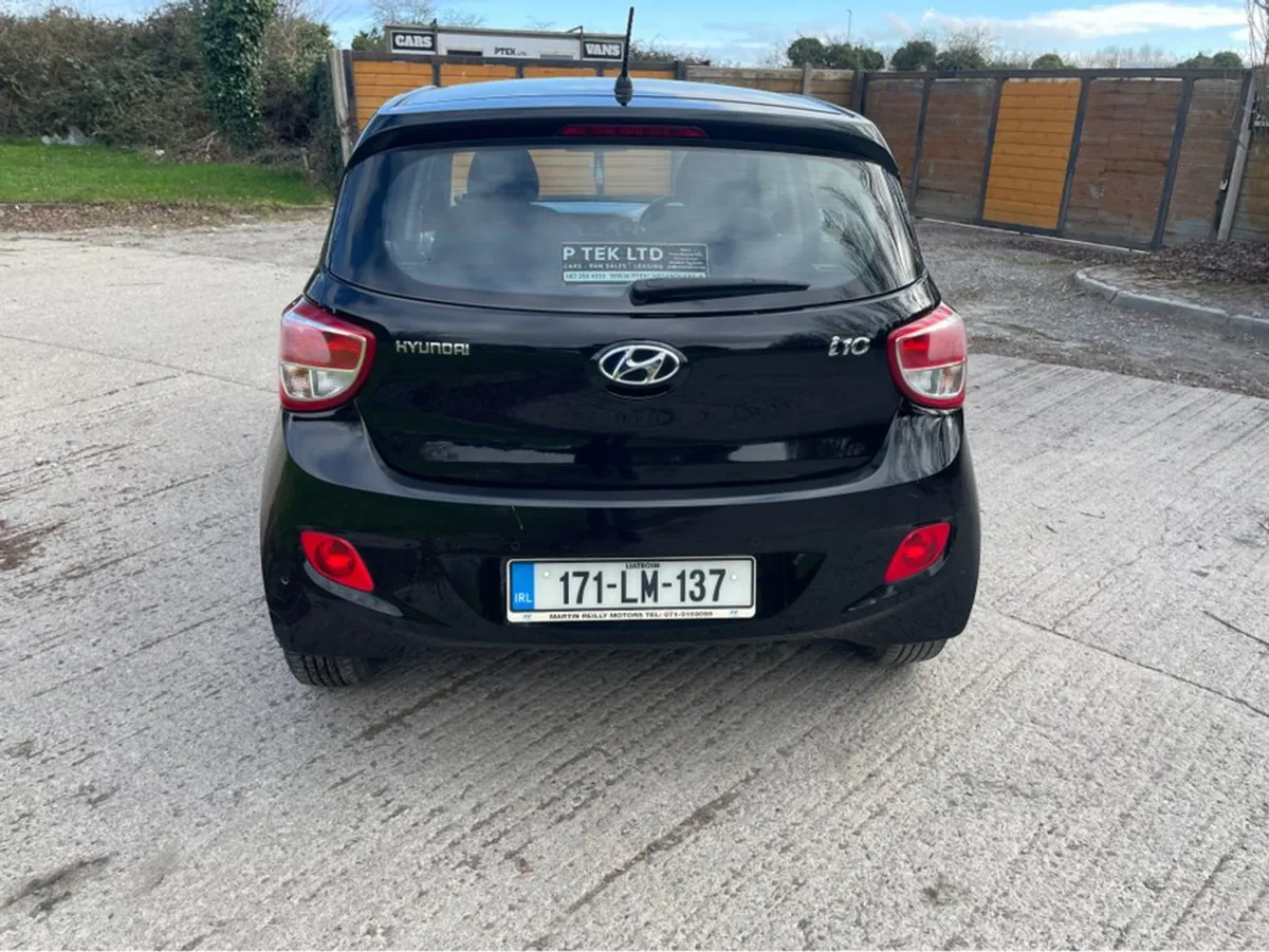 Hyundai i10 Premium 4DR - Image 2