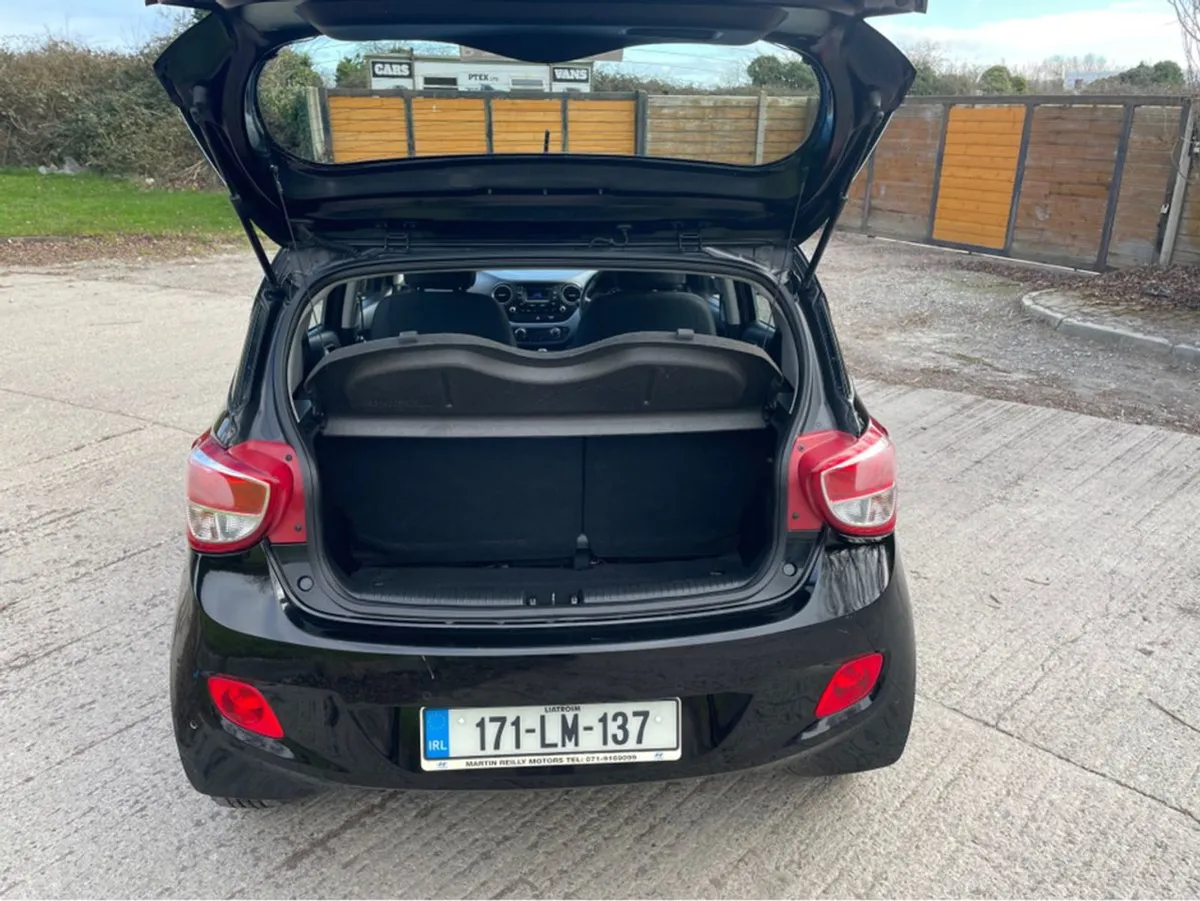Hyundai i10 Premium 4DR - Image 3