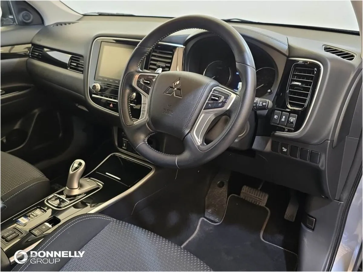 Mitsubishi Outlander 2.4 Phev Design 5dr Auto - Image 4